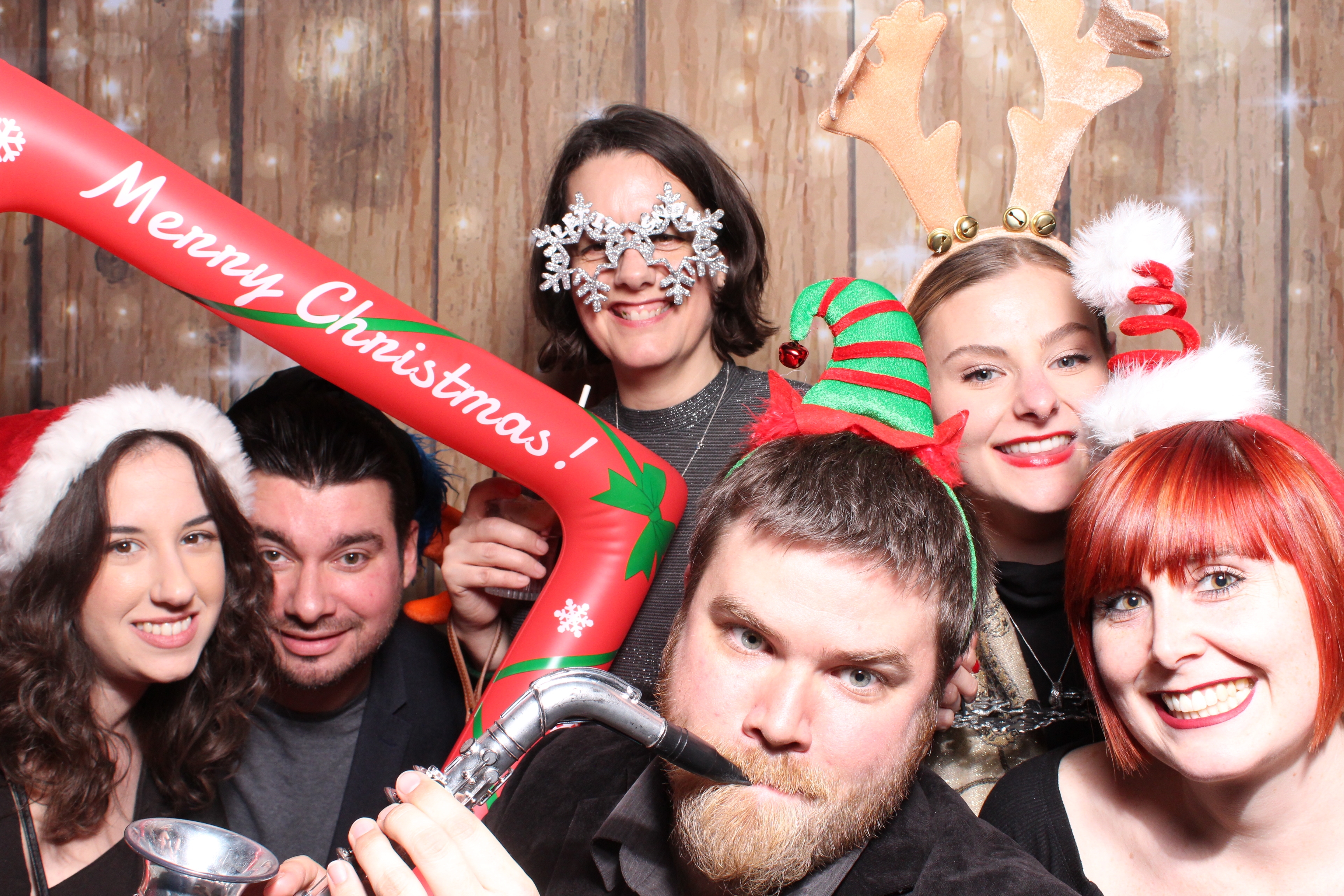 Tes Christmas party  | View more photos from the event at gallery.magicimages.uk/u/MagicImages/Tes-Christmas-party